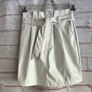 Kendall & Kilie Stylish White High-Waisted Skirt with Belt Pockets Stretch Mini